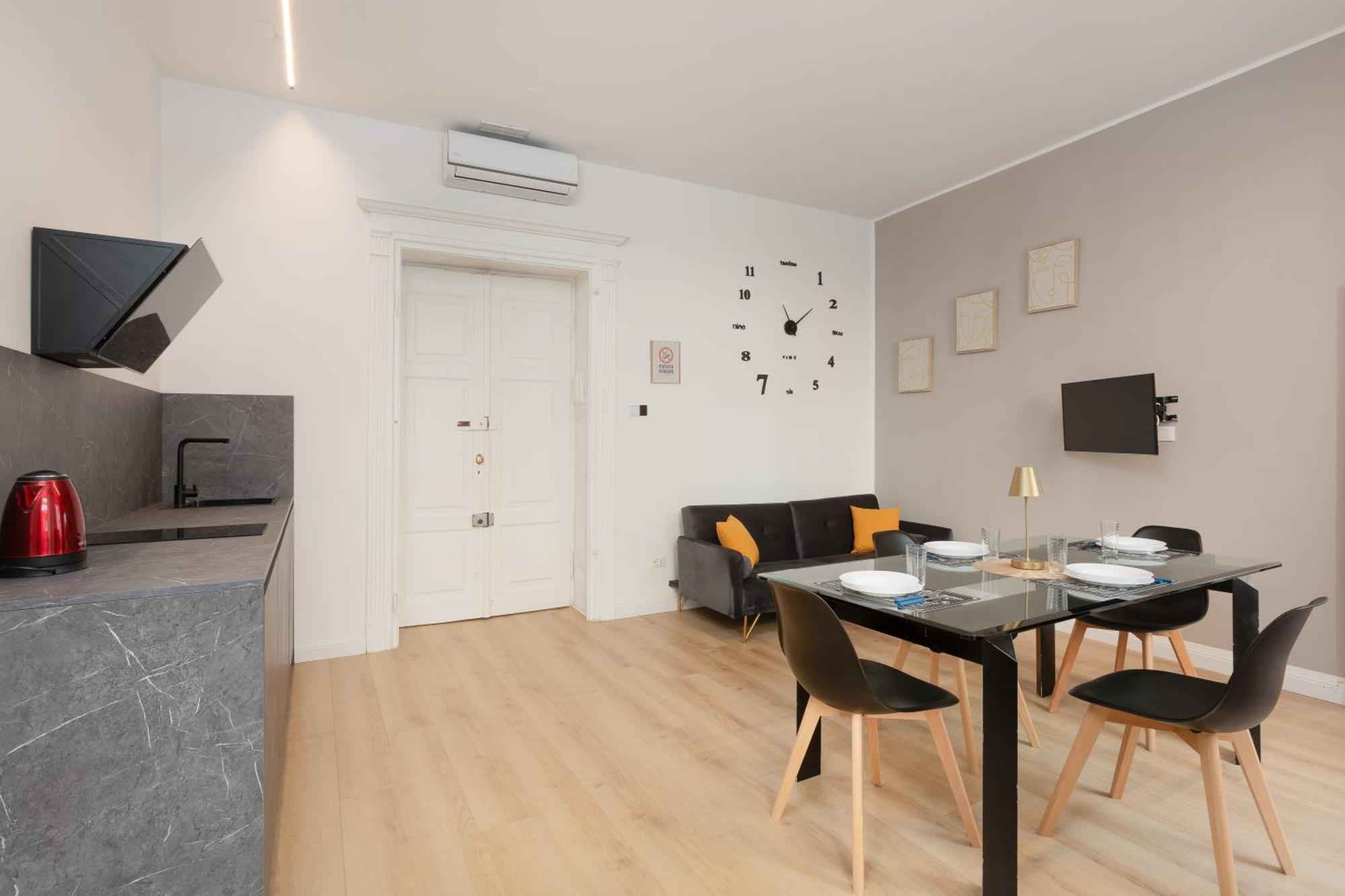 Snapstay Luxury Apartments In Centro A ตรีเอสเต ภายนอก รูปภาพ
